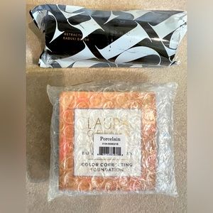 NEW! Laura Geller Balance-n-Brighten Foundation in Porcelain + Retractable Brush